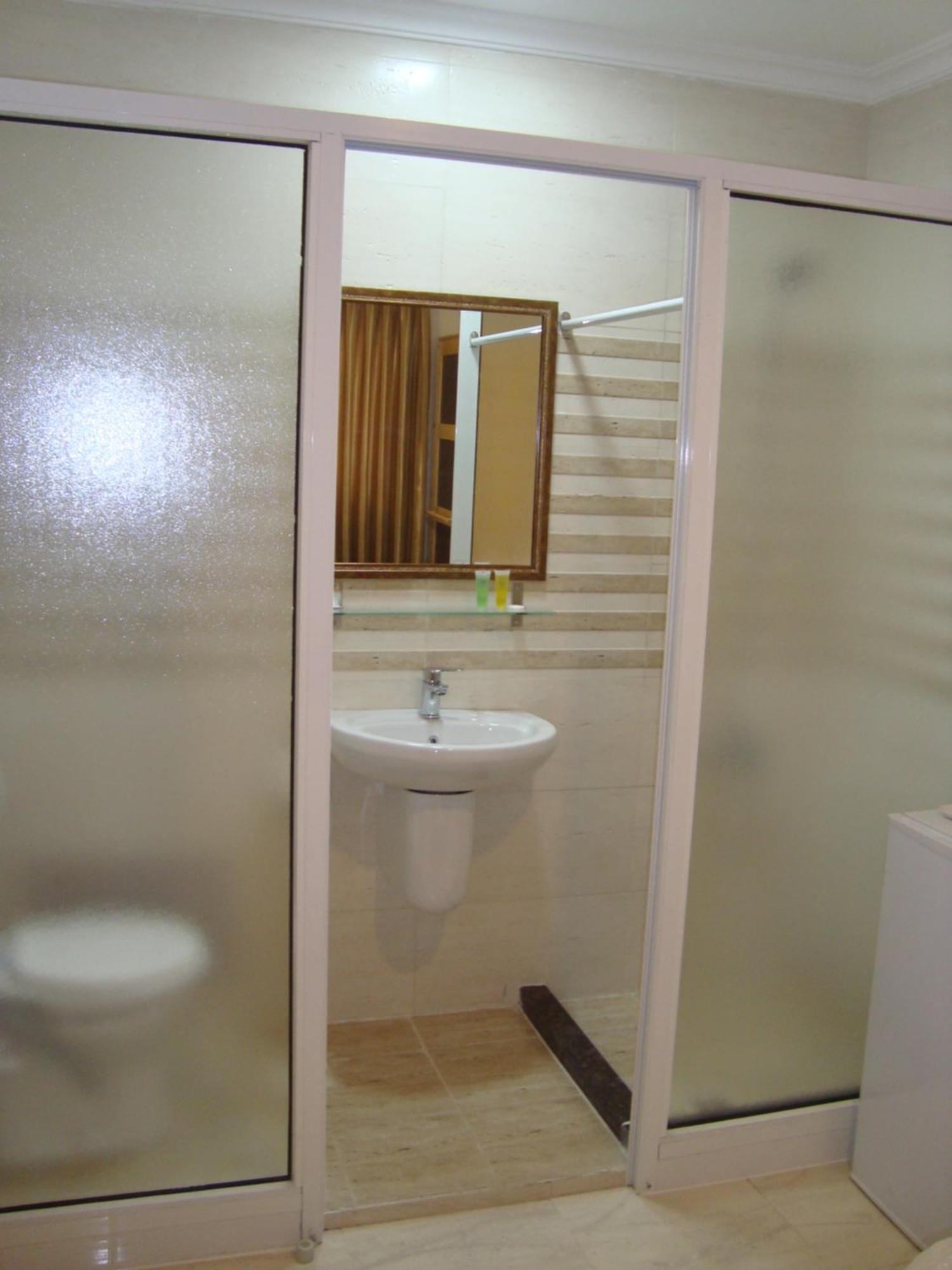 Gallery 2* Amán